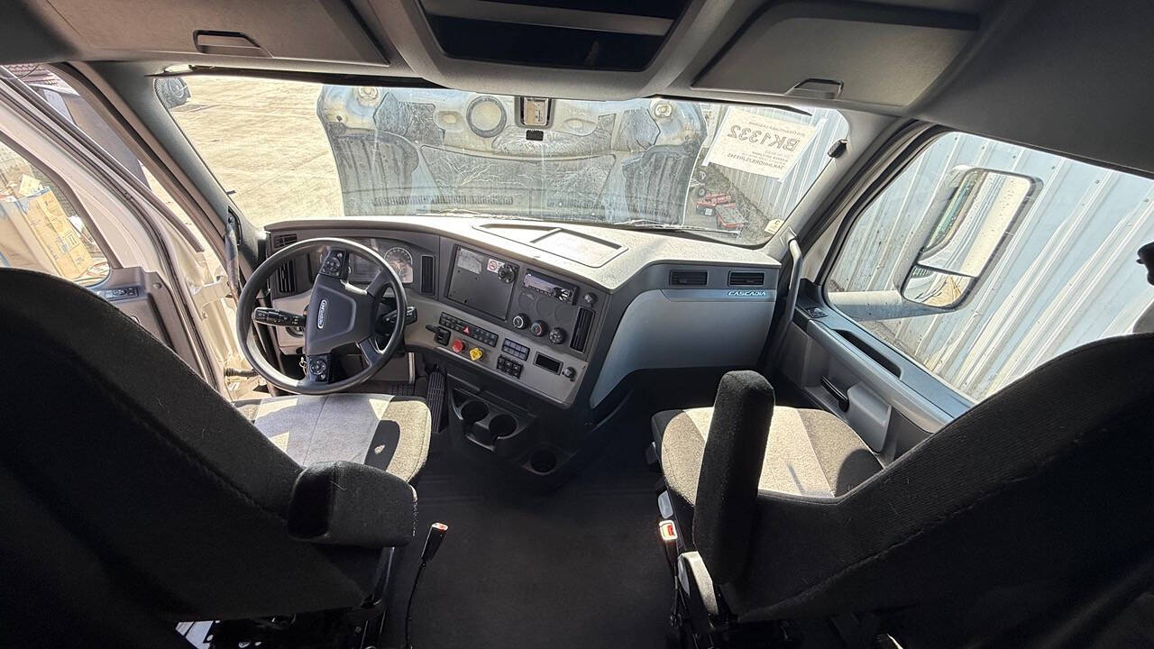 2018 Freightliner Cascadia for sale at KING TRUCK TRAILER SALES in Bakersfield, CA