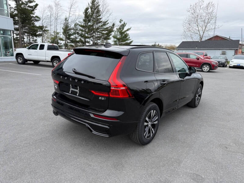 2025 Volvo XC60 B5 Core Dark Theme