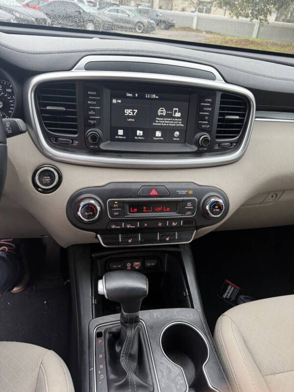 2020 Kia Sorento LX V6