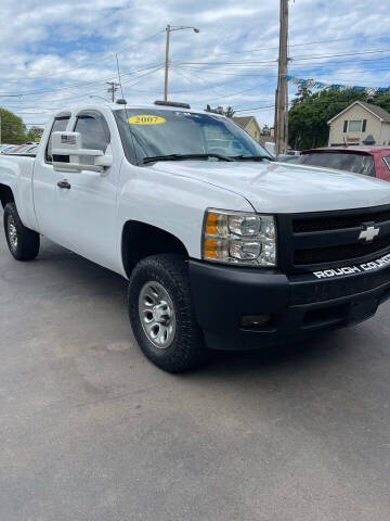 2007 Chevrolet Silverado 1500 for sale at Right Choice Automotive in Rochester NY