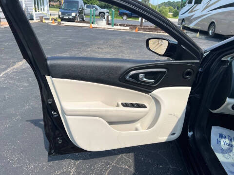 2016 Chrysler 200 C