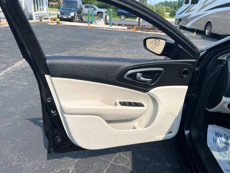 2016 Chrysler 200 C