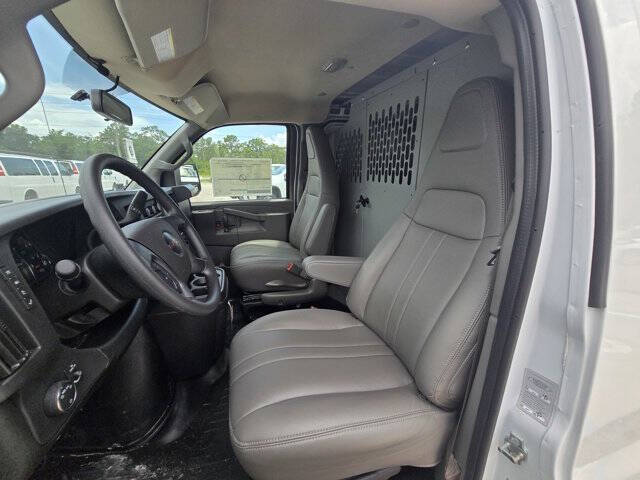 2025 GMC Savana 2500