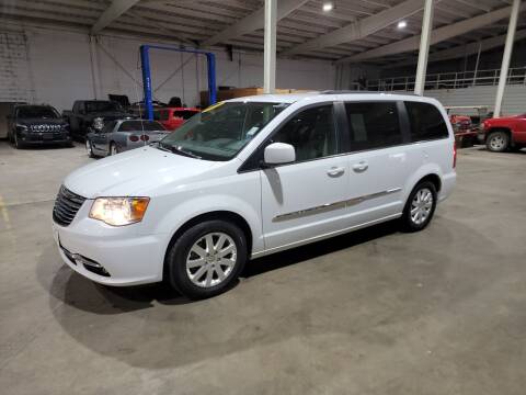 2016 Chrysler Town and Country for sale at De Anda Auto Sales in Storm Lake IA