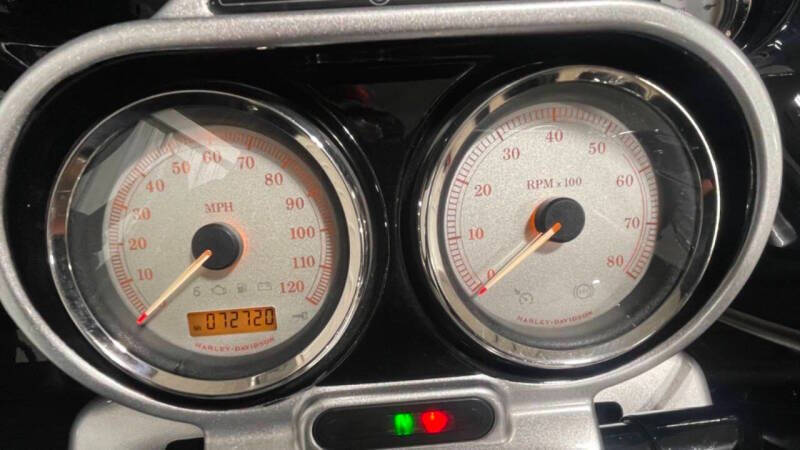 2012 Harley-Davidson Road Glide Custom 103