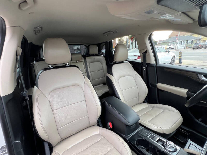 2020 Ford Escape Hybrid Titanium