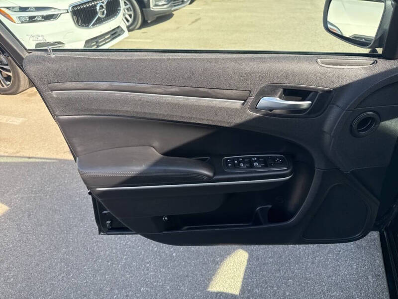 2022 Chrysler 300 Touring