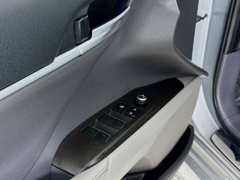 2022 Toyota Camry Hybrid XLE