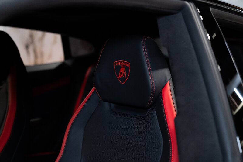 2025 Lamborghini Urus SE