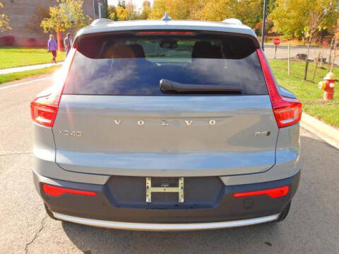 2025 Volvo XC40 B5 Core Bright Theme