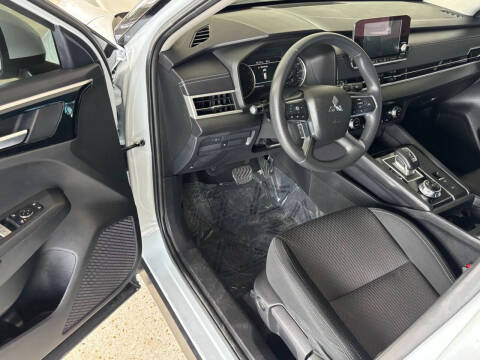 2023 Mitsubishi Outlander ES