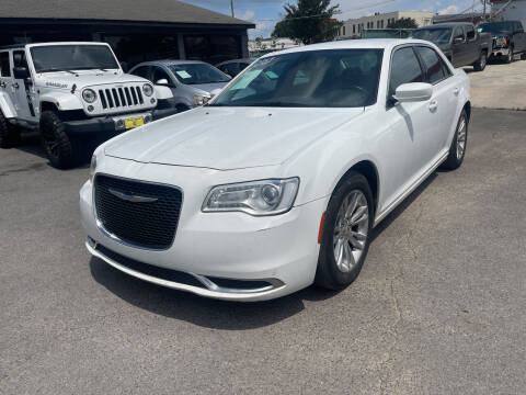 2017 Chrysler 300 for sale at paniagua auto sales 3 in Dalton GA