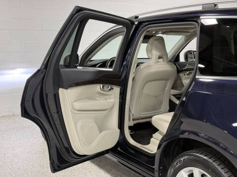 2016 Volvo XC90 T6 Momentum