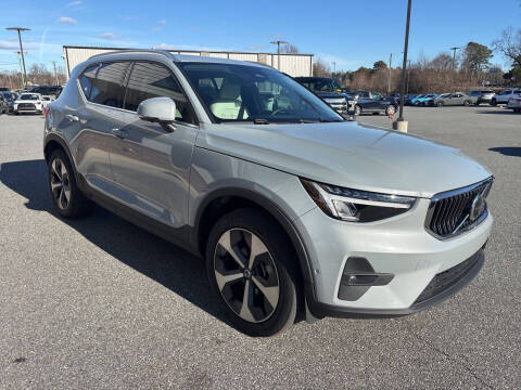 2024 Volvo XC40 B5 Plus Bright Theme