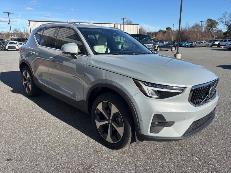 2024 Volvo XC40 B5 Plus Bright Theme