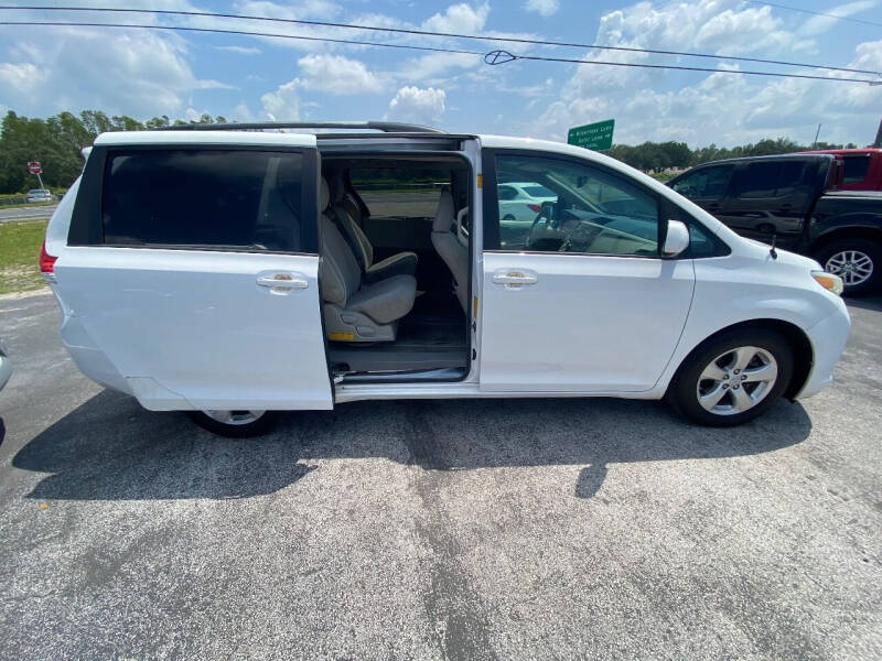 2014 Toyota Sienna null photo 20