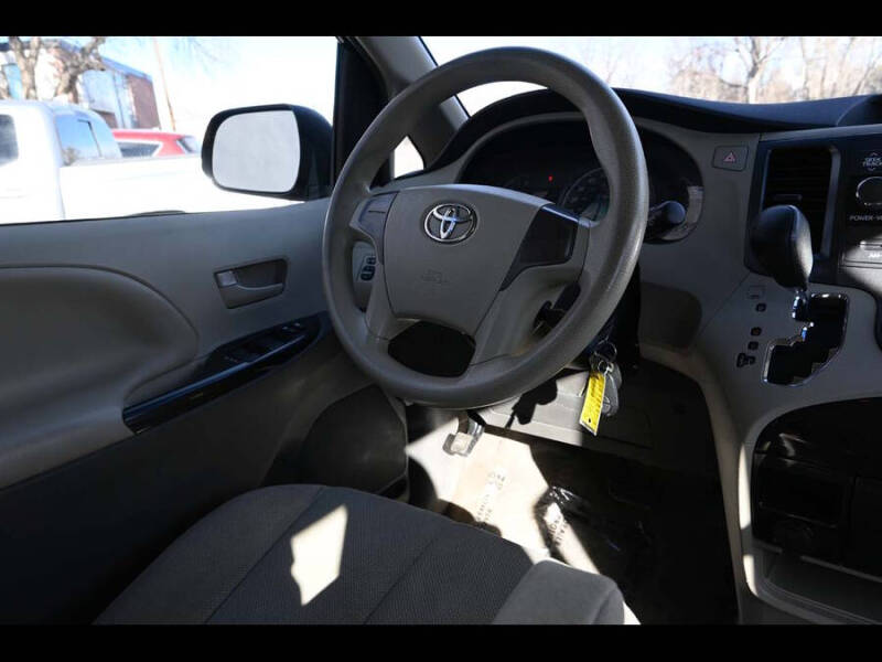 2011 Toyota Sienna Base 7-Passenger