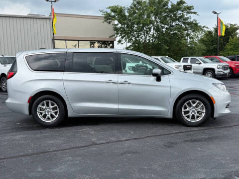 2023 Chrysler Voyager LX