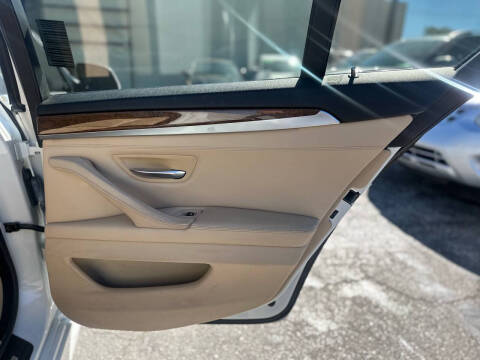 2012 BMW 5 Series 528i