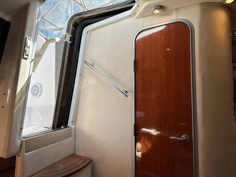 2011 Regal 35 Express Cruiser