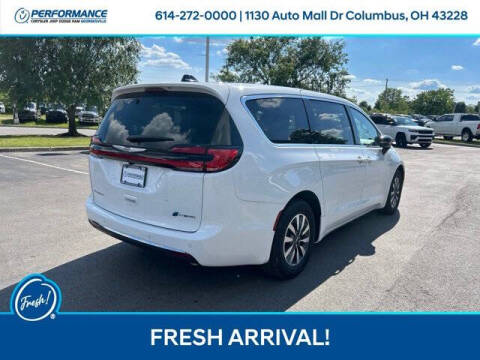 2026 Chrysler Pacifica Plug-In Hybrid Select