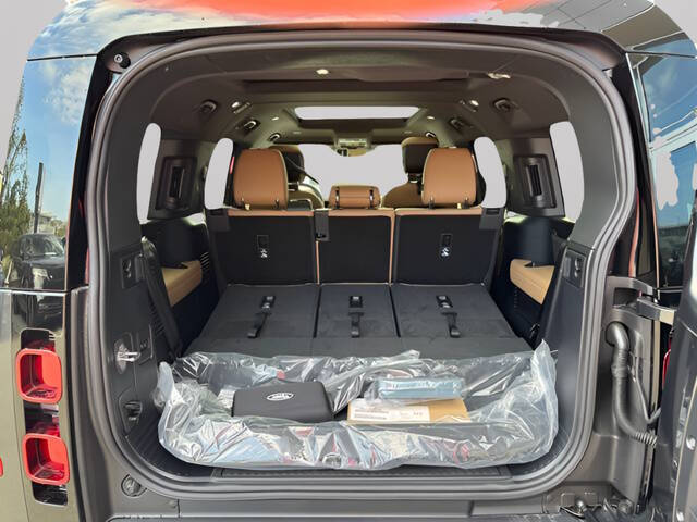 2025 Land Rover Defender 130 P400 X-Dynamic SE