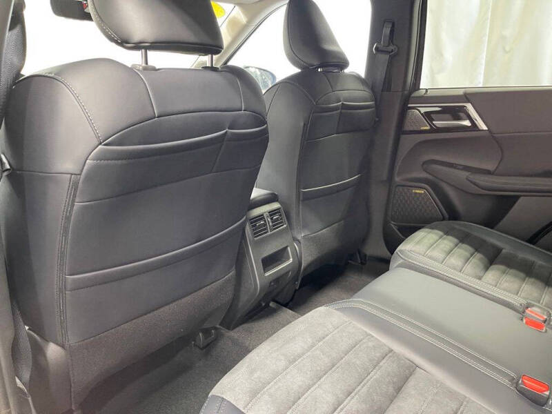 2025 Mitsubishi Outlander SE