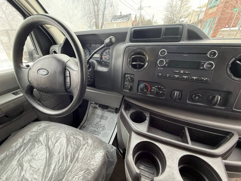 2013 Ford E-Series E-350 SD XLT