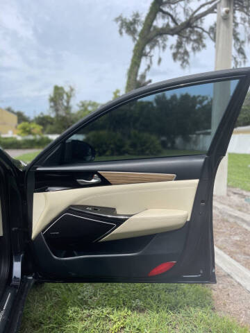 2017 Kia Cadenza Premium