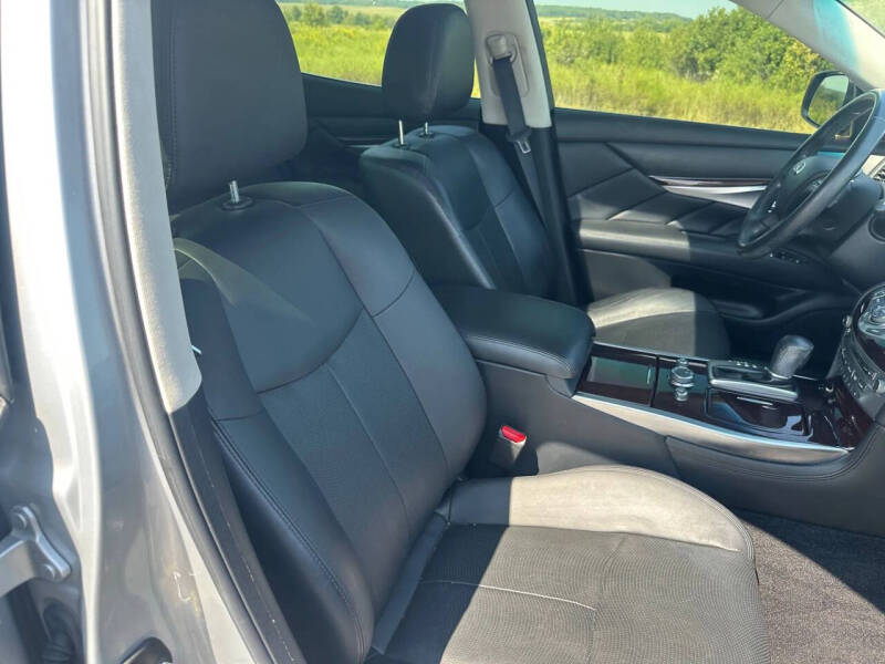 2015 Infiniti Q70 3.7