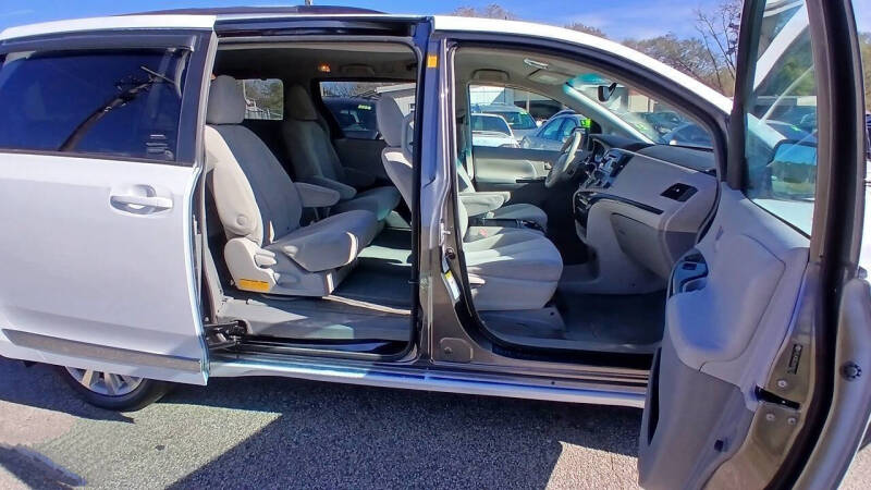 2011 Toyota Sienna LE 7-Passenger