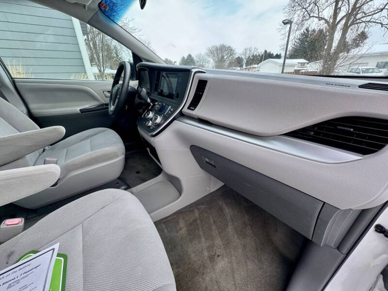 2017 Toyota Sienna L 7-Passenger