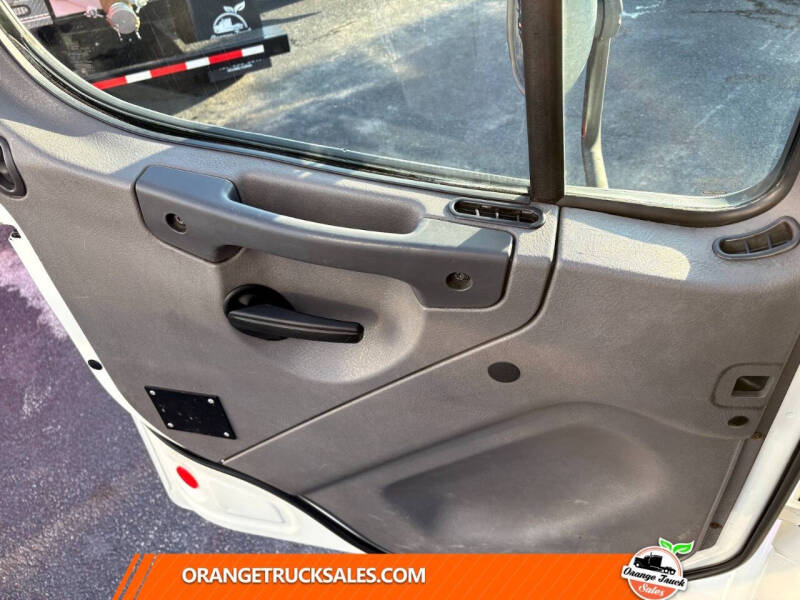 2018 Freightliner M2 106