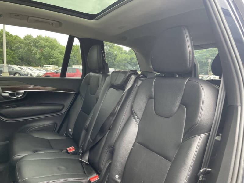 2017 Volvo XC90 T6 Momentum