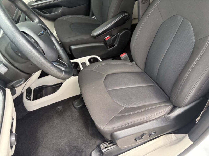 2021 Chrysler Voyager L