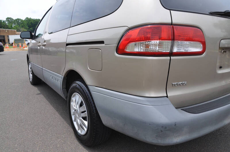 2002 Toyota Sienna LE
