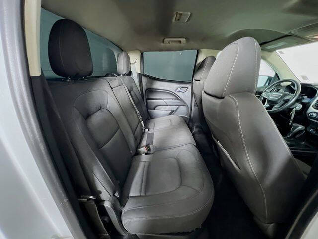 Silver 2019 GMC Canyon SLE 4x2 SLE 4dr Crew Cab 5 ft. SB 37