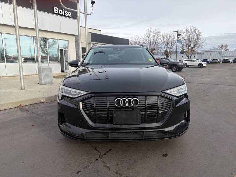 2021 Audi e-tron quattro Premium