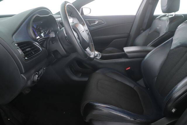 2016 Chrysler 200 S