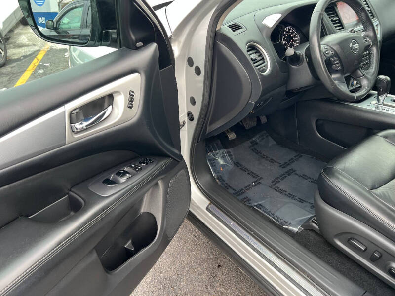 2017 Nissan Pathfinder Platinum