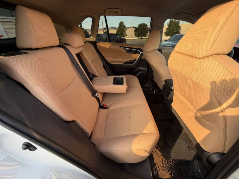 2022 Toyota RAV4 LE