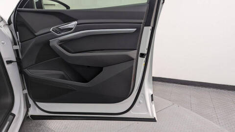 2021 Audi e-tron quattro Premium