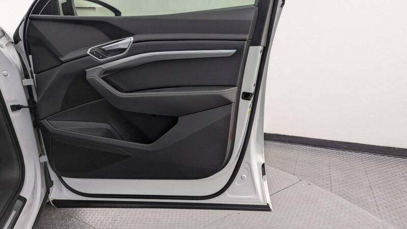 2021 Audi e-tron quattro Premium