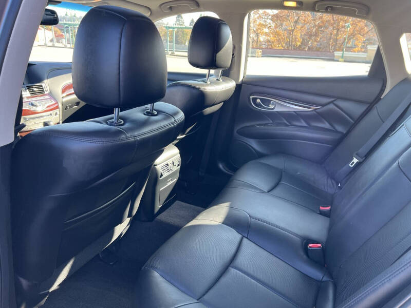 2015 Infiniti Q70 3.7