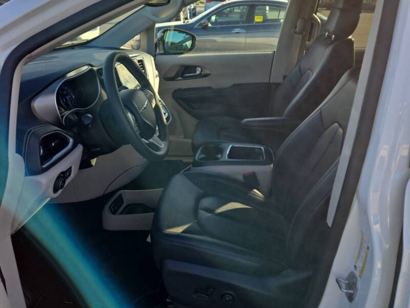 2024 Chrysler Pacifica Touring L