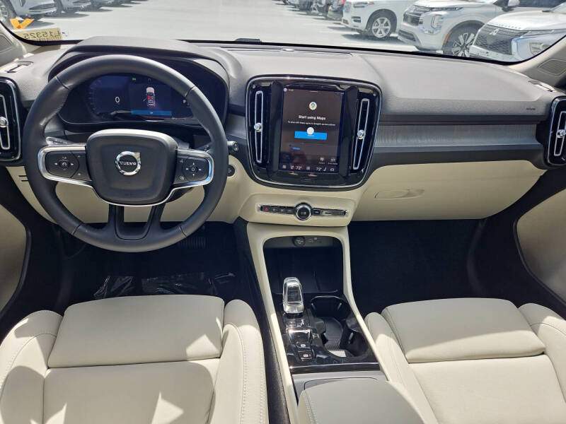 2026 Volvo XC40 B4 Plus