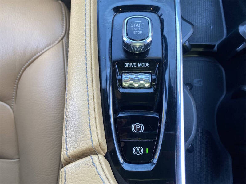 2018 Volvo XC90 T6 Momentum