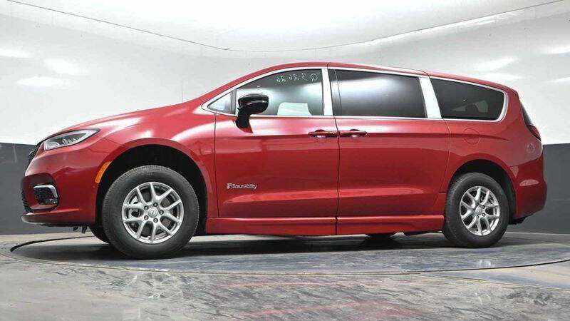 2026 Chrysler Pacifica Select