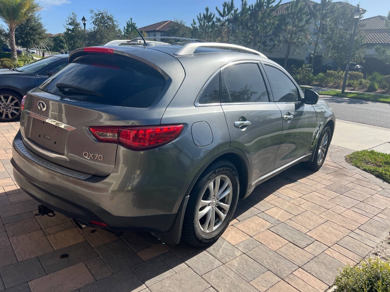 2016 INFINITI QX70 Base photo 11