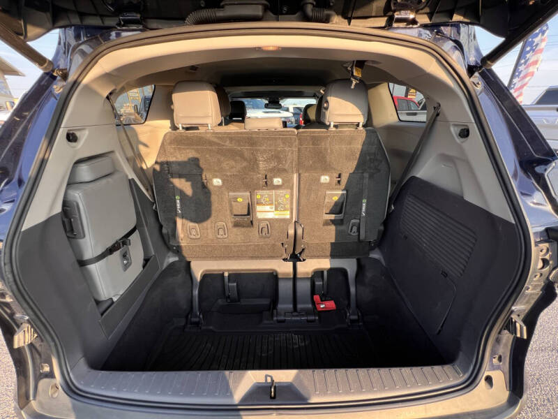 2021 Toyota Sienna XLE 8-Passenger